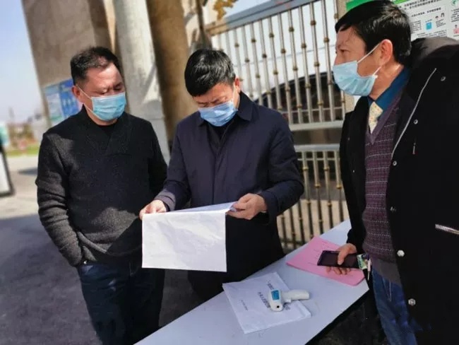 抗擊疫情1_副本