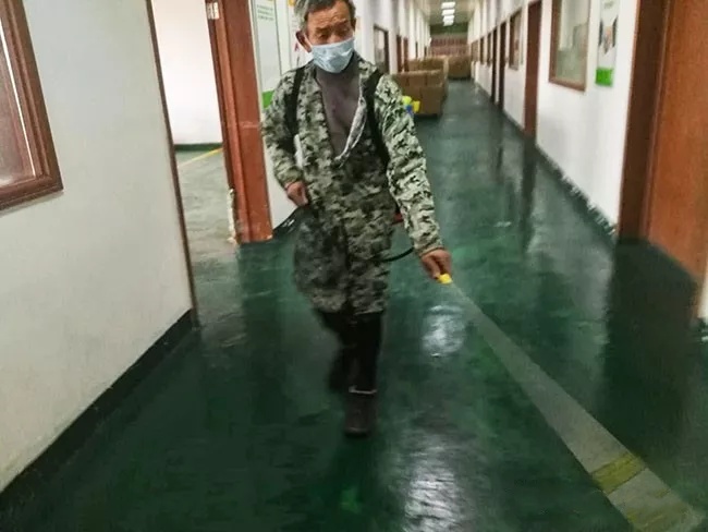 抗擊疫情4_副本