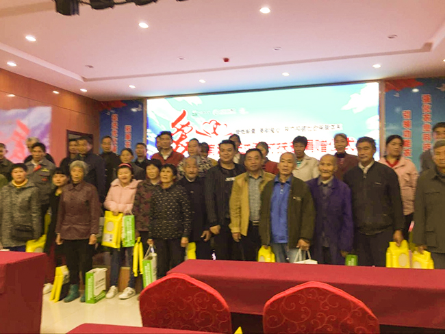 過灣幫扶捐贈鄉民大米和食用油