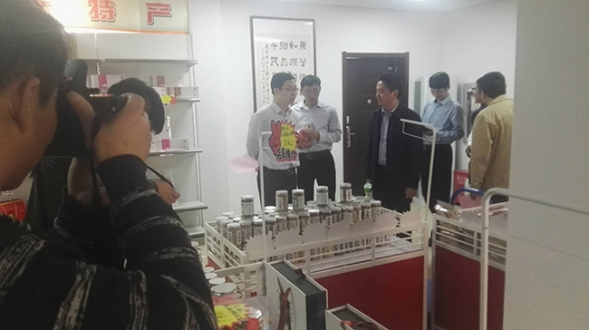 樊浪生向調研組一行介紹過灣富硒系列產品